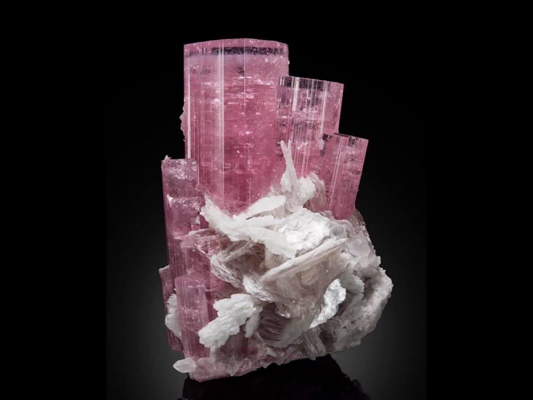 Pink Tourmaline with Quartz and Albite Photo