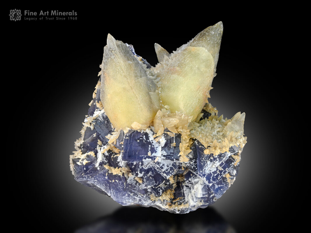A lovely twin calcite on fluorite matrix from Mekhtar, Loralai District, Baluchistan, Pakistan.