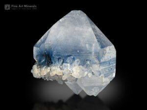 Dumortierite-included quartz from Vaca Morta quarry, Serra da Vereda, Boquira, Bahia, Brazil.