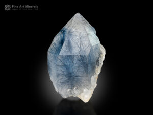 Dumortierite-included quartz from Vaca Morta quarry, Serra da Vereda, Boquira, Bahia, Brazil.