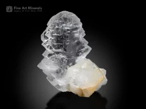 Transparent gwindel quartz crystal with layered twisting form.