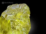 Yellow-green triphane crystal with bright luster and sharp termination.