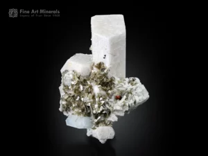feldspar crystals with aquamarin,e spessartin,e and muscovite from Pakistan