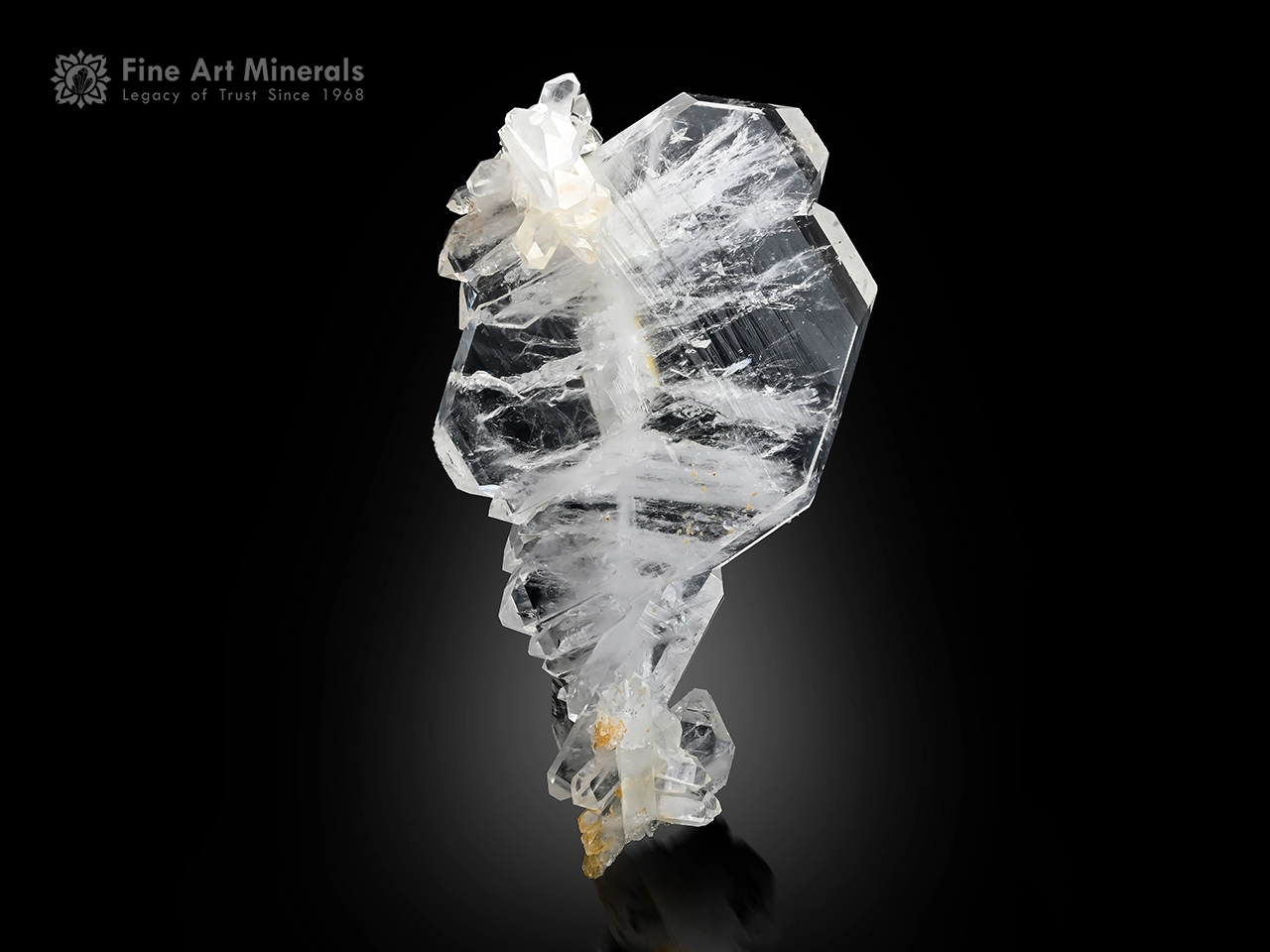 Faden quartz specimen with central faden line and clear crystals from Zhob Mine, Pakistan.